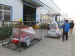 福瑞得機械1臺灌縫機，1臺移動燈車，一臺馬路吹風機打包裝柜出口新加坡